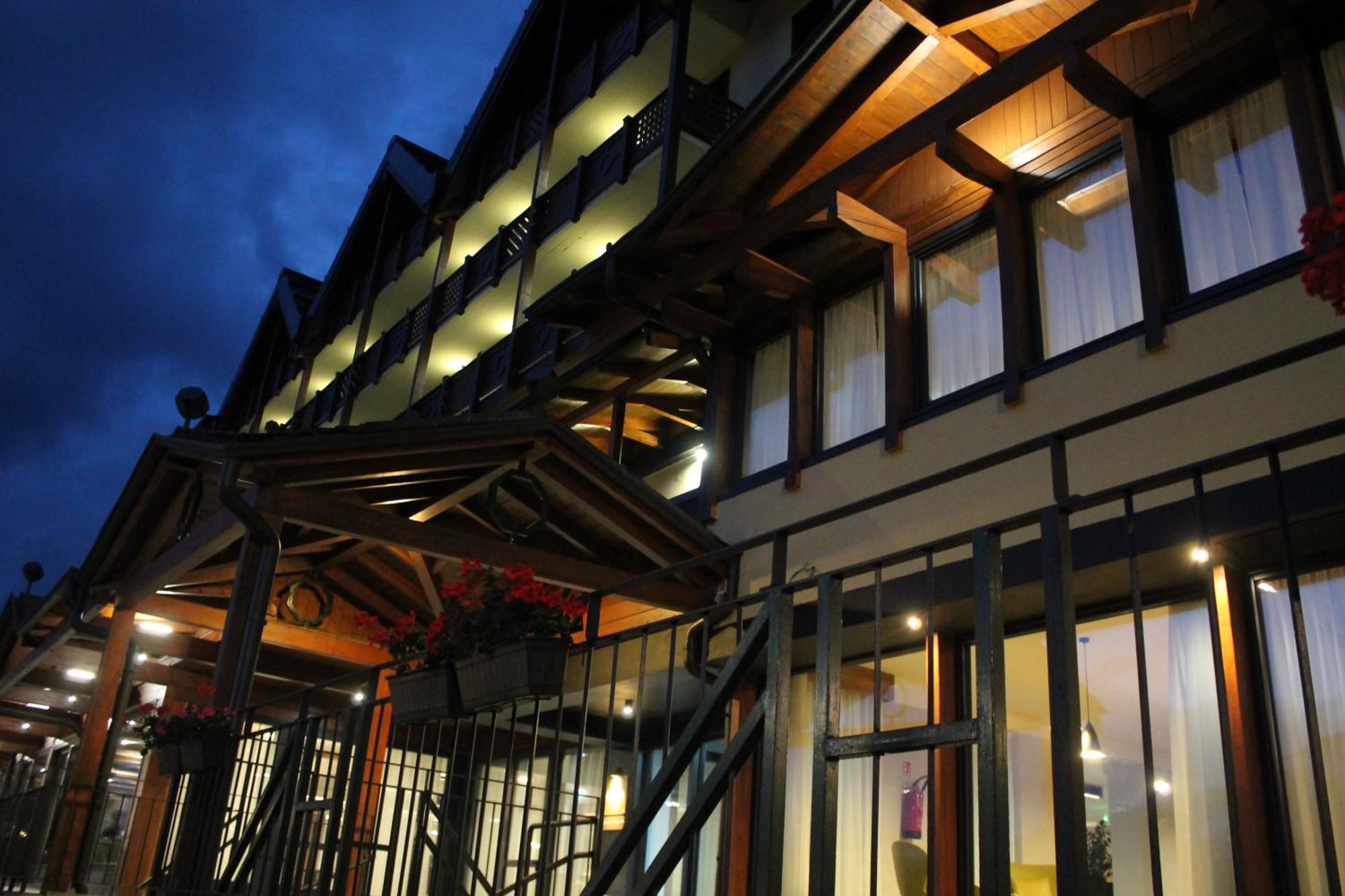 Armon Greenblu Hotel & Wellness Folgarida Exterior foto